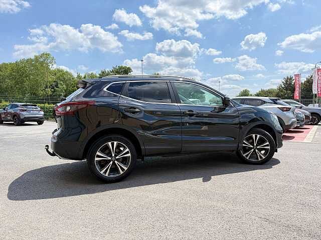 Nissan Qashqai Qashqai 1.3 DIG-T N-Connecta Noir