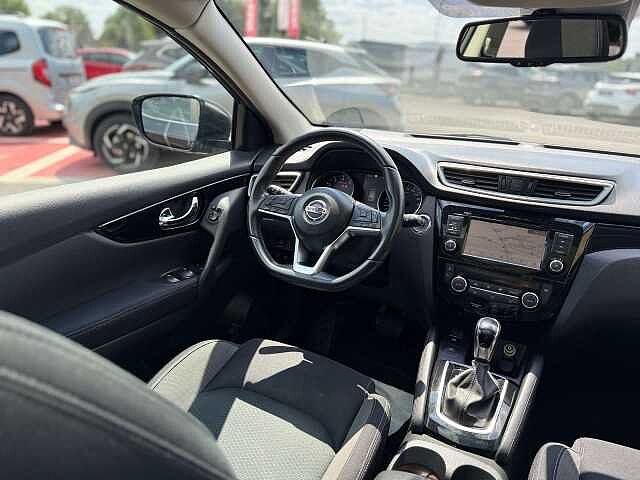 Nissan Qashqai Qashqai 1.3 DIG-T N-Connecta Noir