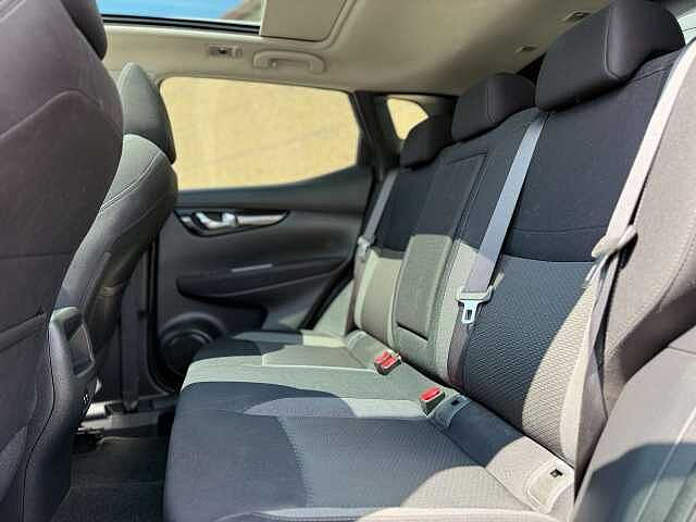 Nissan Qashqai Qashqai 1.3 DIG-T N-Connecta Noir