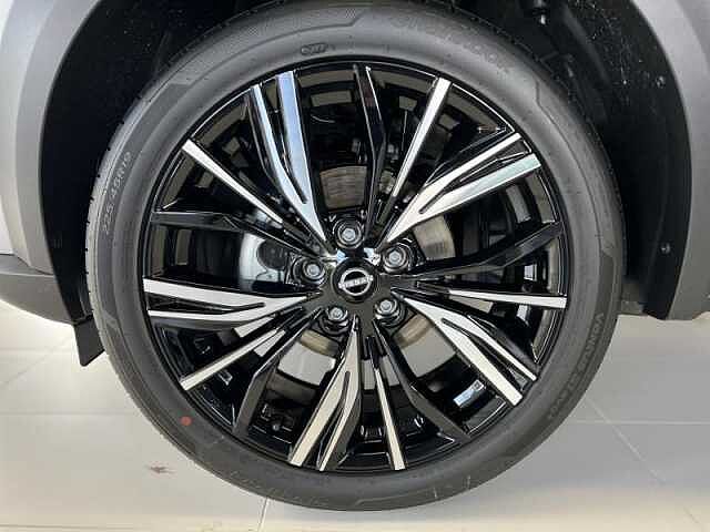 Nissan Juke DIG-T 114 DCT N-DESIGN Platinum Silver / Enigma Black N-Design