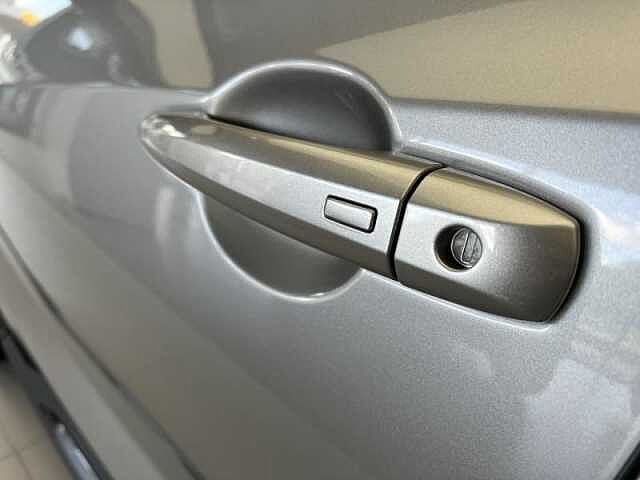 Nissan Juke DIG-T 114 DCT N-DESIGN Platinum Silver / Enigma Black N-Design