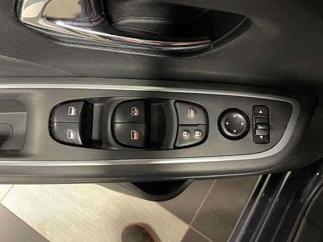 Nissan Micra Kiiro Grijs