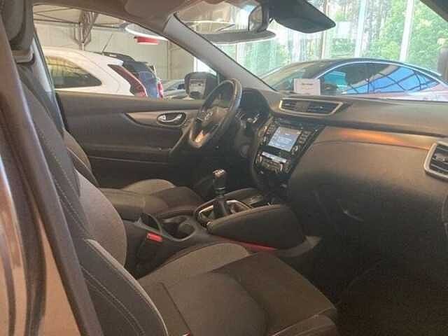Nissan Qashqai 1.6 BENZINE N-CONNECTA 6MT,  incl. extra set winterbanden op alu velg