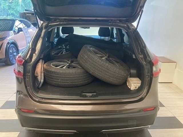 Nissan Qashqai 1.6 BENZINE N-CONNECTA 6MT,  incl. extra set winterbanden op alu velg