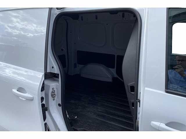 Nissan Townstar 130 MT-Gps-Cam-airo-Carplay-L1H1 White