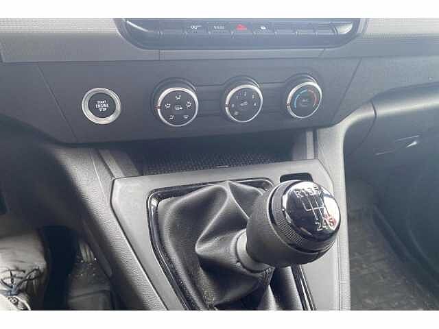 Nissan Townstar 130 MT-Gps-Cam-airo-Carplay-L1H1 White