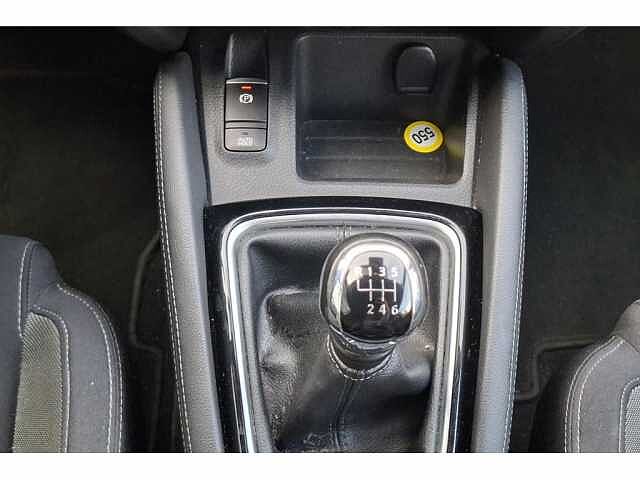 Nissan Qashqai 1.2 DIG-T N-Connecta + Design Pack Black