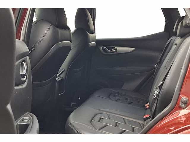 Nissan Qashqai DIG-T 160 EVAPO DCT Tekna+ Red