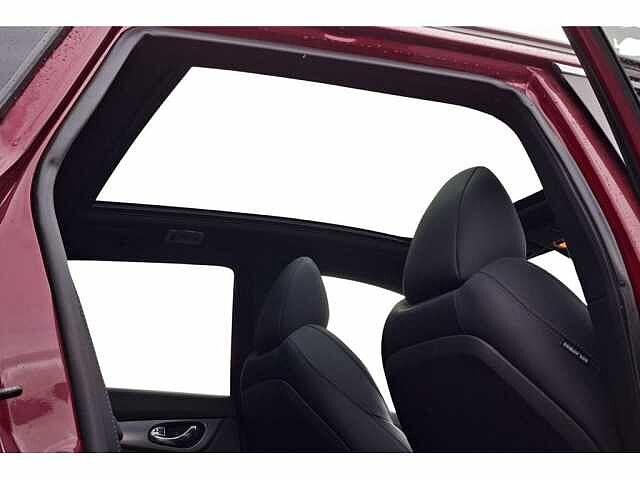 Nissan Qashqai DIG-T 160 EVAPO DCT Tekna+ Red