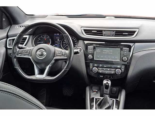 Nissan Qashqai Full-option-Aut-Pano-Carplay-GPS-Airco Red