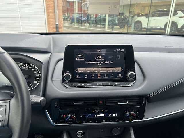 Nissan Qashqai Qashqai 1.3 DIG-T MHEV Business Edition Zwart