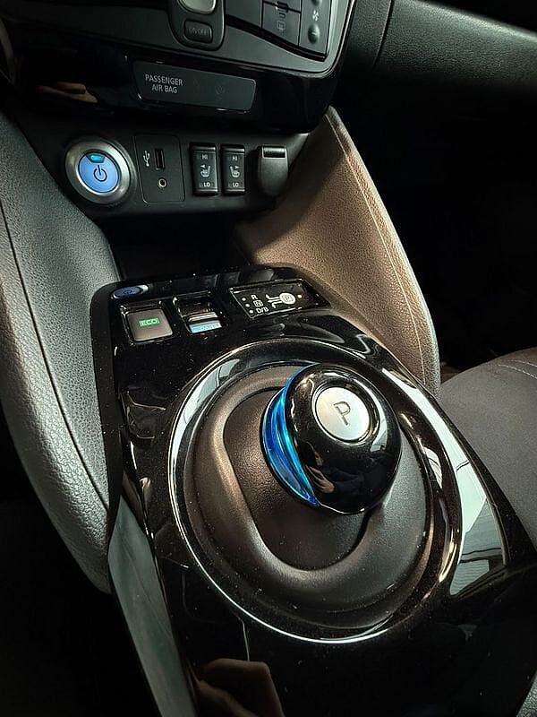 Nissan LEAF EV N-Connecta 40 kWh